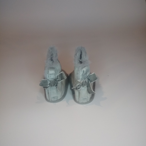 Carter's boots for 3-6 month old - Picture 4 of 4